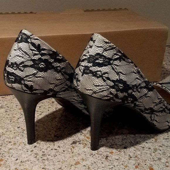 Boston Design Studio Lace Pumps - Picture 4 of 5